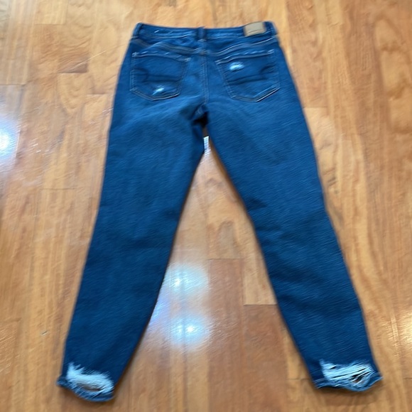 American Eagle Stretch TomGirl Style Blue Jeans Deconstructed Frayed Size 4 Reg - Picture 11 of 13